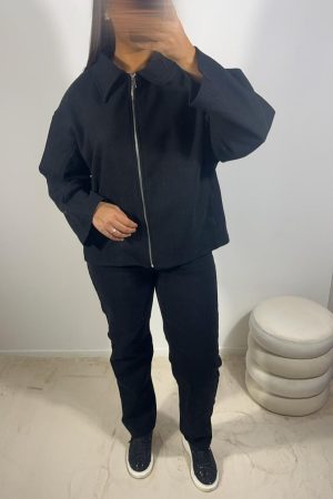 Veste à col noir